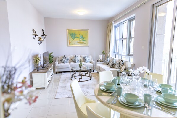 Comfort Apartment, 3 Bedrooms | In-room dining