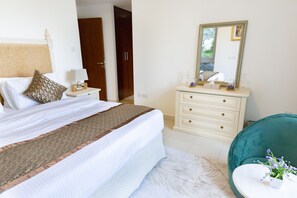 3 bedrooms, down duvets, iron/ironing board, free WiFi