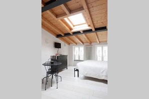 Deluxe-Doppelzimmer, Balkon, Meerblick | Minibar, Babybetten, kostenloses WLAN, Bettwäsche