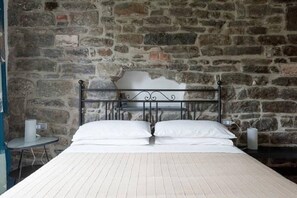 Deluxe-Doppelzimmer, Balkon, Meerblick | Minibar, Babybetten, kostenloses WLAN, Bettwäsche