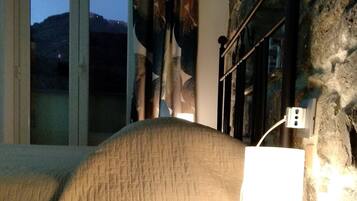 Deluxe Double Room, 1 Queen Bed, Non Smoking, Sea View | Room amenity