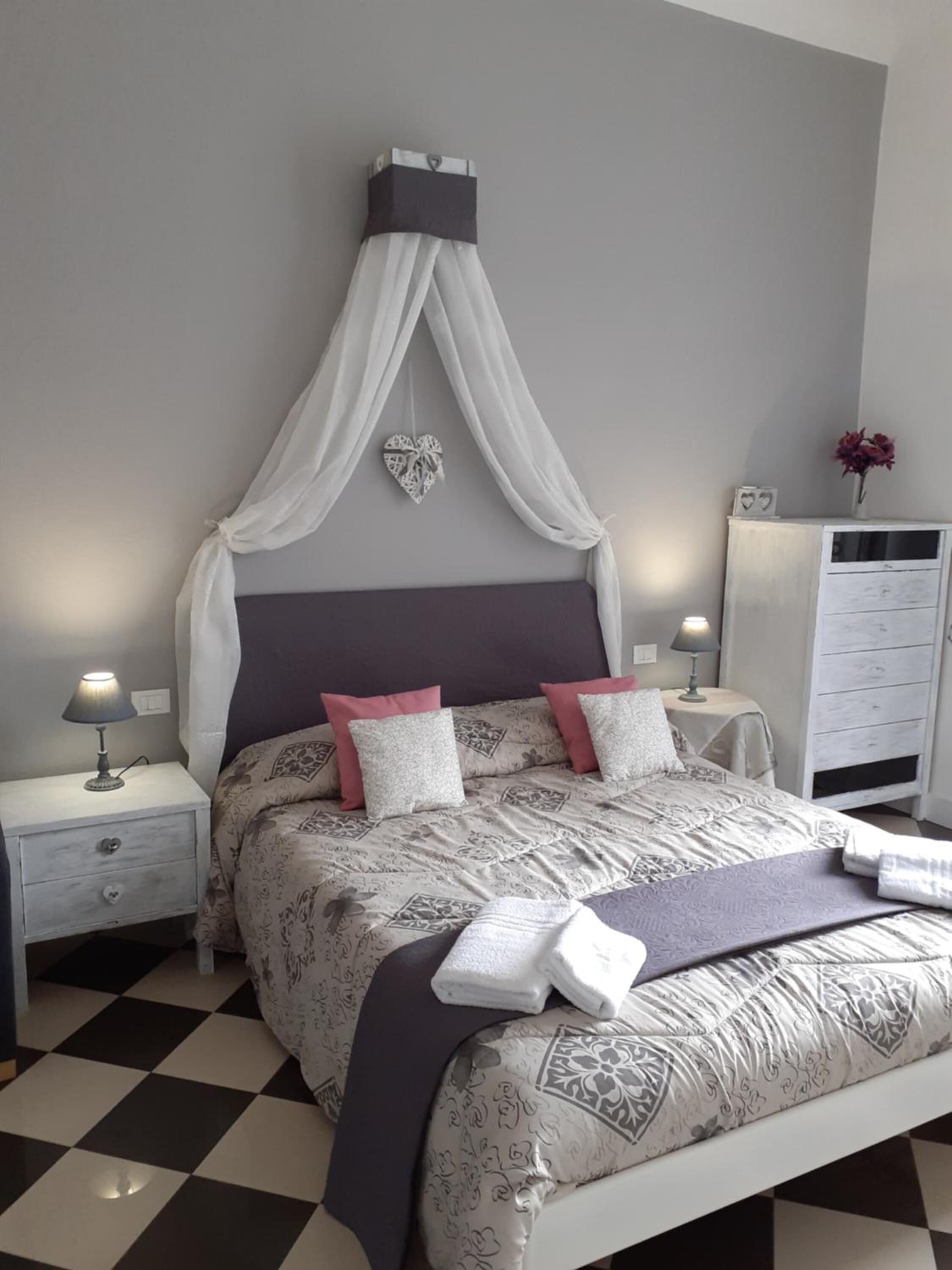 Cortinas blackout, ferros/tábuas de passar roupa, Wi-Fi de cortesia