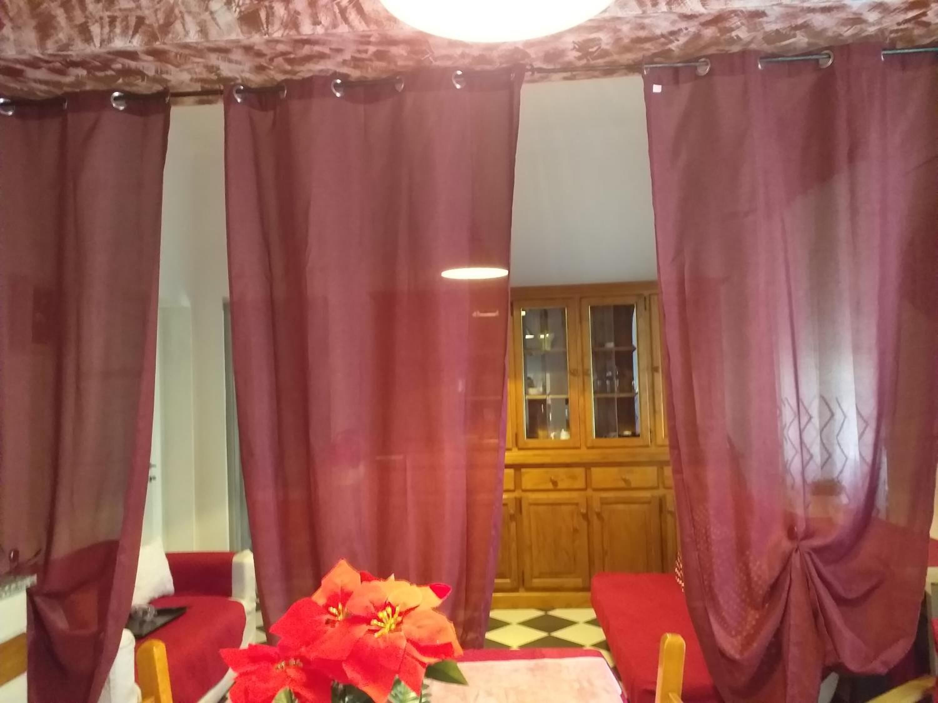 Cortinas blackout, ferros/tábuas de passar roupa, Wi-Fi de cortesia