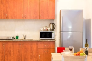 Studio, 1 Double Bed with Sofa bed, Non Smoking | Private kitchen | Full-sized fridge, microwave, stovetop, electric kettle - Premium suites on Beach Ha-kovshim 15 (Tel Aviv)
