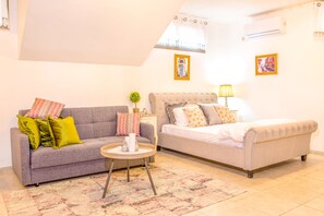 Studio, 1 Double Bed with Sofa bed, Non Smoking | Free WiFi, bed sheets - Premium suites on Beach Ha-kovshim 15 (Tel Aviv)