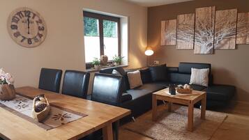 Apartment | Ruang tamu | TV LED