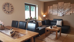 Apartment | Wohnbereich | LED-Fernseher