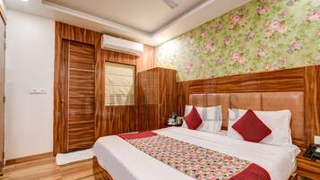 Deluxe Double Room, 1 King Bed | 1 bedroom, Egyptian cotton sheets, premium bedding, desk