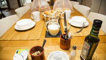 Free daily continental breakfast