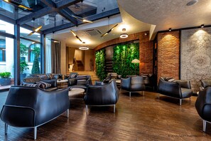 Área de estar no saguão