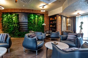 Área de estar no saguão