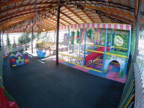 儿童活动区 - 室外