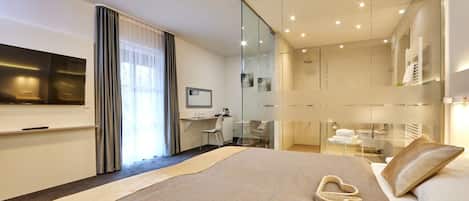 Desk, soundproofing, iron/ironing board, free WiFi