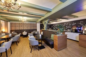 Café da manhã com buffet grátis todos os dias