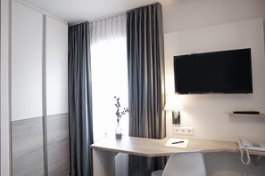 Kahden hengen premium-huone | Työpöytä, äänieristys, silitysrauta/-lauta, ilmainen Wi-Fi