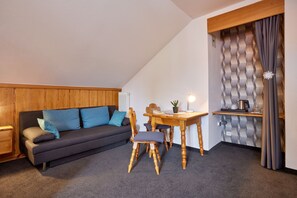 Habitació doble estàndard | Escriptori, habitacions insonoritzades i planxa i posts de planxar 