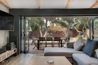 Long Beach Holiday House