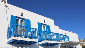 A white building with blue balconies and windows. - Stelios View Mykonos Town (Mykonos)