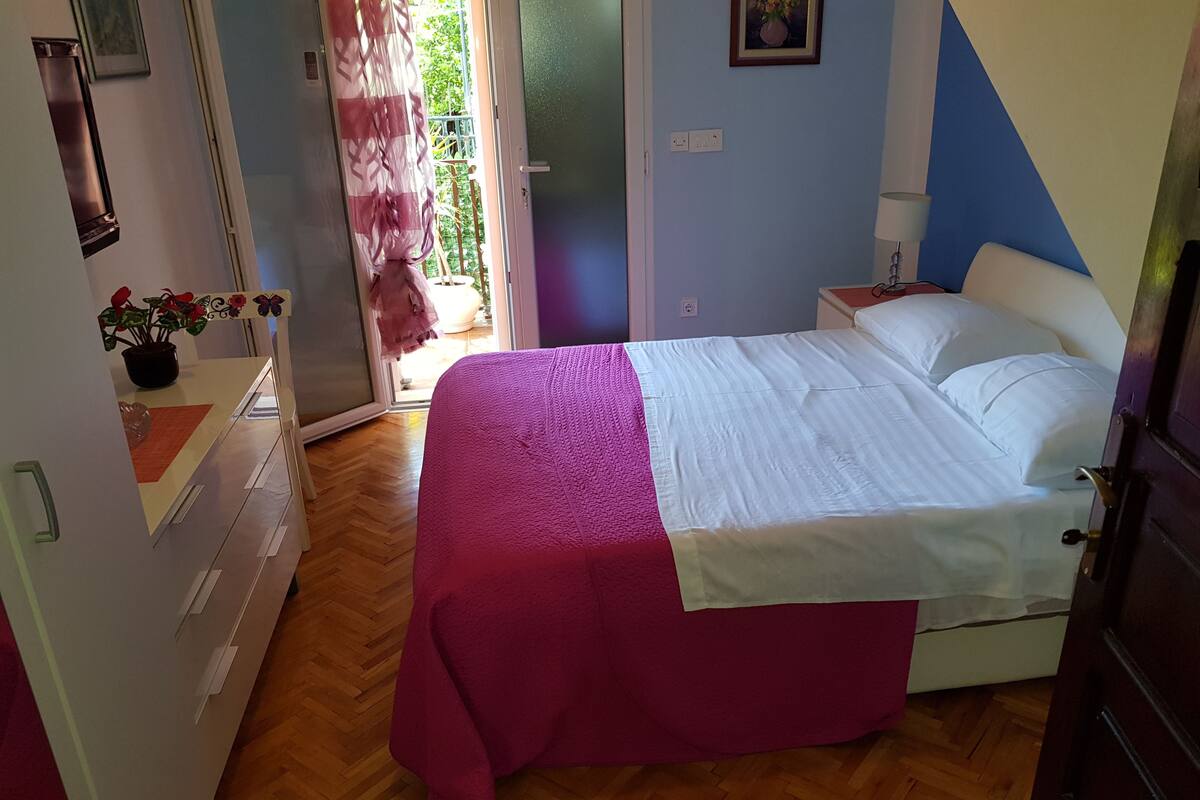 Double Room | WiFi (free), bed sheets