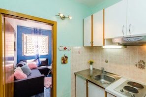 Superior Studio, Balcony, Sea View | Private kitchen