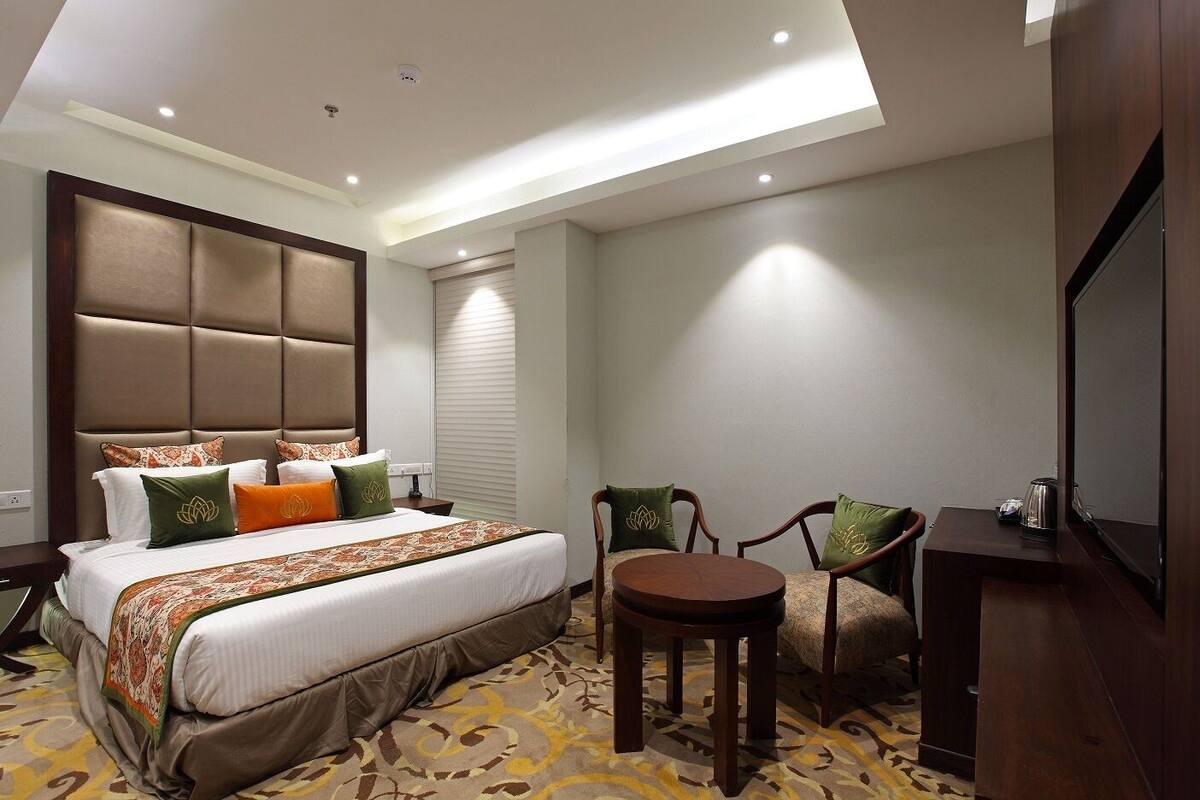 Superior Suite, 1 Bedroom | Minibar, in-room safe, individually furnished, desk
