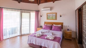 4 bedrooms, desk, iron/ironing board, free WiFi - Villa Papatya (Kas)