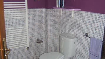 Dusche, Haartrockner, Bidet, Handtücher