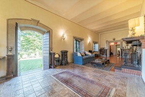 Villa, 6 Bedrooms, Private Pool | Living area