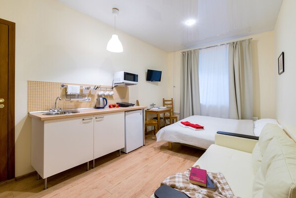 Desk, soundproofing, iron/ironing board, free WiFi