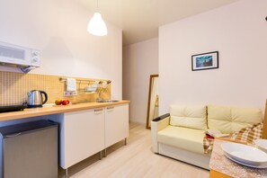 Desk, soundproofing, iron/ironing board, free WiFi