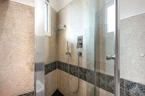 Apartment, 1 Bedroom | Bathroom shower - Giulia's Apartment (Rome)