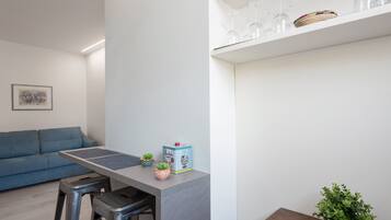 Apartamento, 1 quarto | Área de estar | TV de tela plana