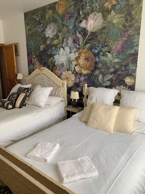 5 Schlafzimmer, Bügeleisen/Bügelbrett, kostenloses WLAN, Bettwäsche