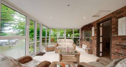 Idylic country cottage with hot tub on private estate