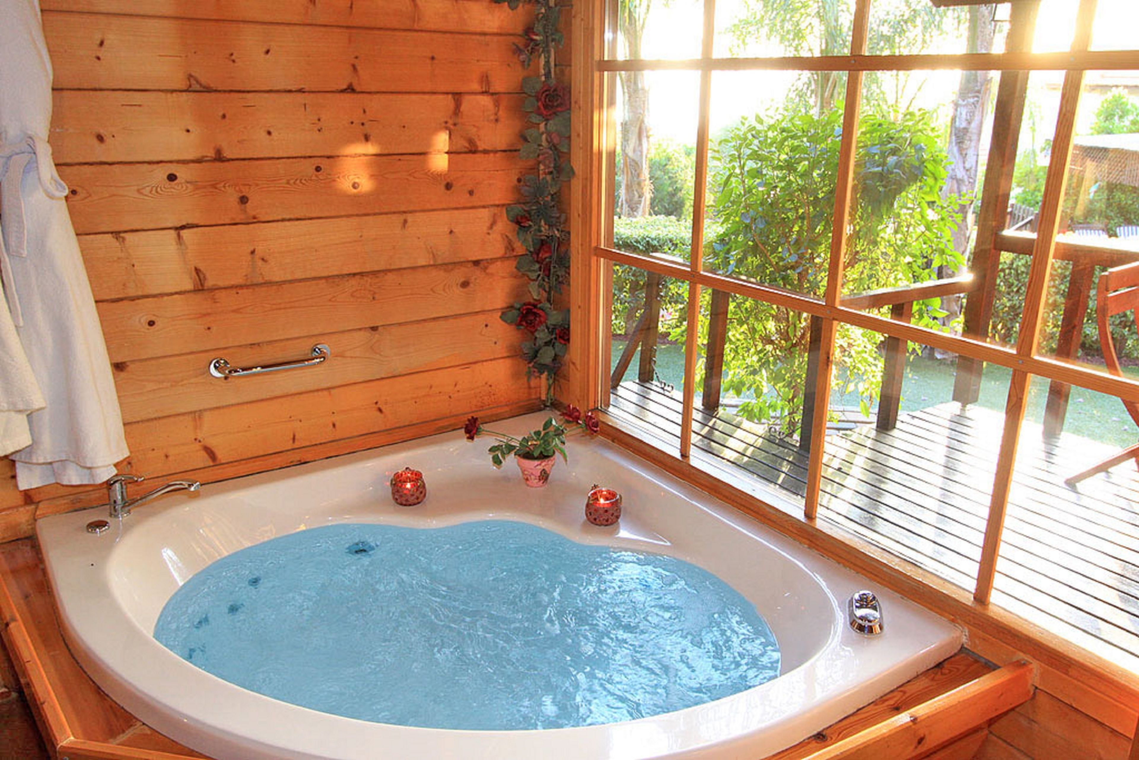 Dusche, kostenlose Toilettenartikel, Haartrockner, Bademäntel