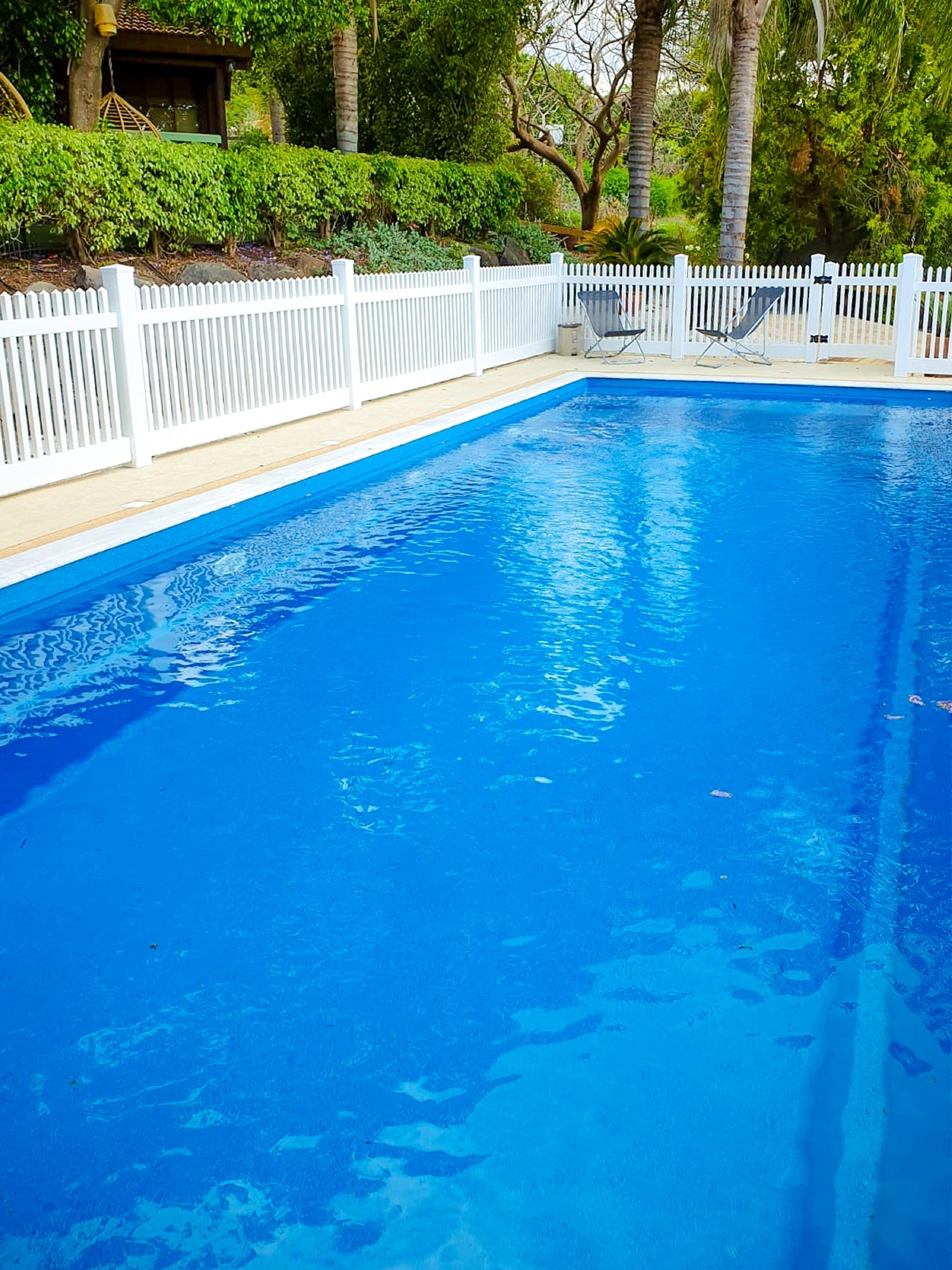 สระว่ายน้ำกลางแจ้งเปิดตามฤดูกาล