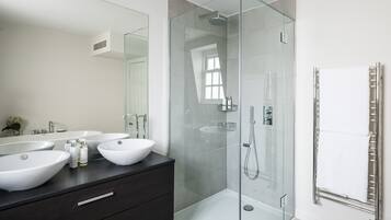 Bywater | Bathroom