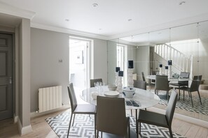 Dining - Ultra luxurious London home for 5-7 (London)