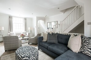 联排别墅, 4 间卧室 | 客厅 | 电视、壁炉