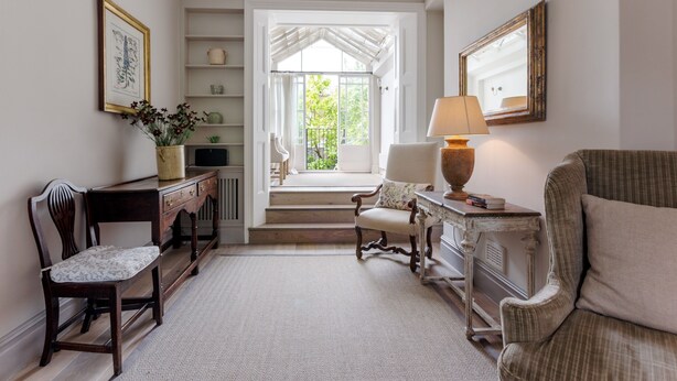Lobby sitting area - The Pembrokes (London)