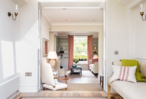 Coin salon dans le hall