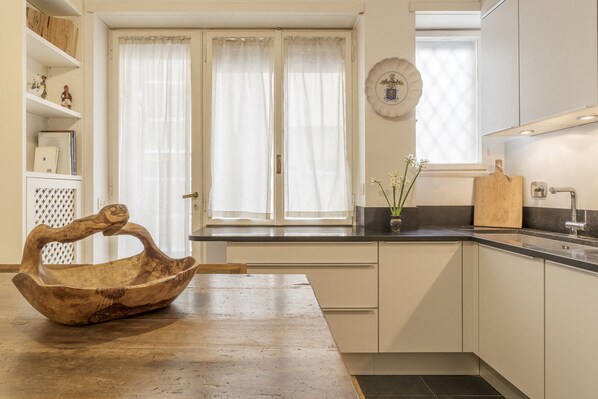 Apartment, 2 Schlafzimmer | Eigene Küche | Großer Kühlschrank, Mikrowelle, Ofen, Herdplatte