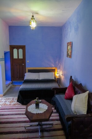 Premium bedding, desk, iron/ironing board, free WiFi