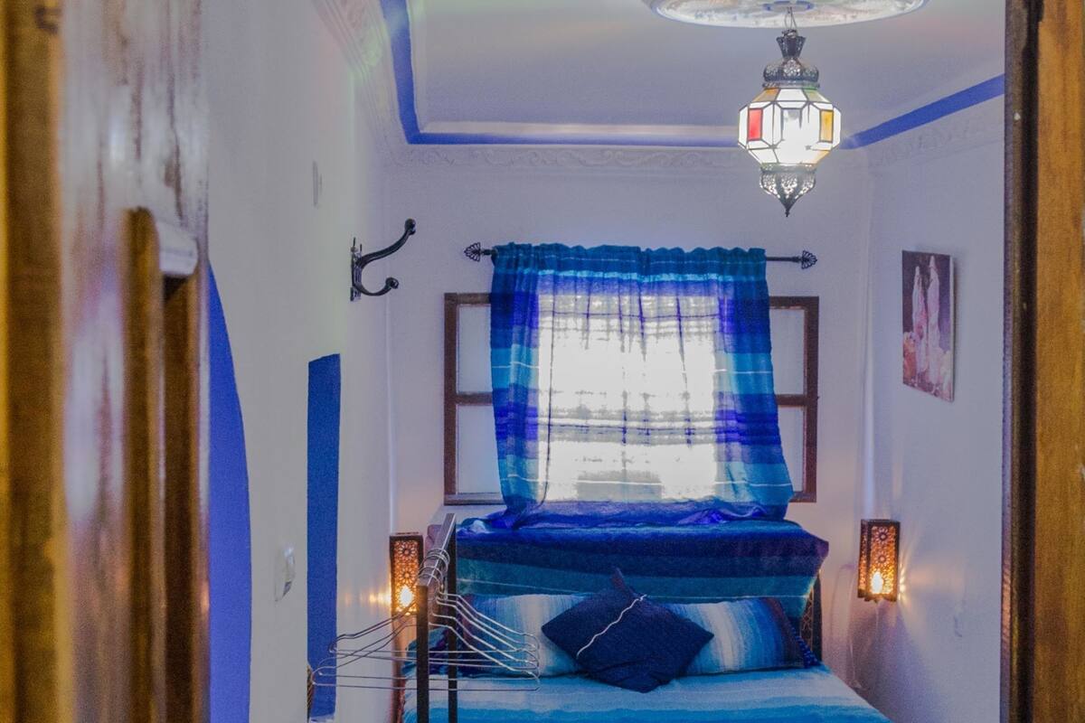 Premium bedding, desk, iron/ironing board, free WiFi