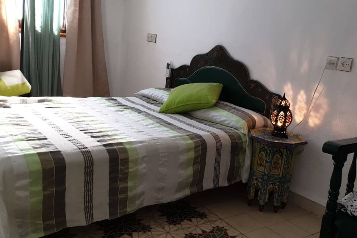 Premium bedding, desk, iron/ironing board, free WiFi