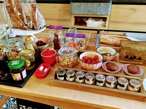 Frühstücksbuffet am Wochenende gegen Gebühr