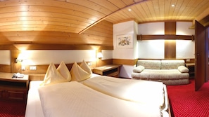 Familienapartment | Zimmersafe, Schreibtisch, Verdunkelungsvorhänge, Bügeleisen/Bügelbrett