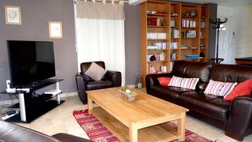 TV, fireplace, DVD player, ping pong