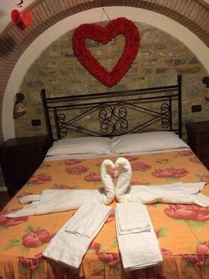 Down duvets, free WiFi, bed sheets
