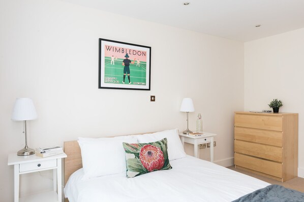 Apartment, 2 Bedrooms | 2 bedrooms, iron/ironing board, rollaway beds, free WiFi - Spacious 2 Bed - Battersea High Street (London)